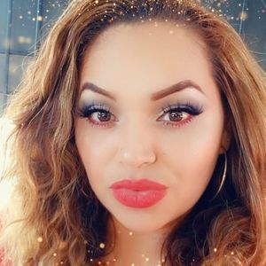 Meet your Posher, Carolina